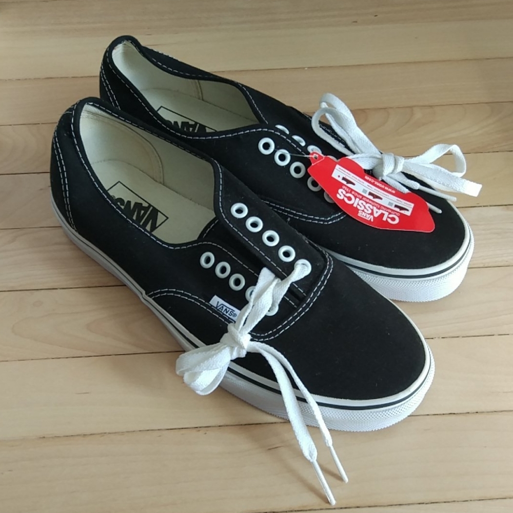 NWT Vans Classics sneakers, Mens 8.5/Women 10